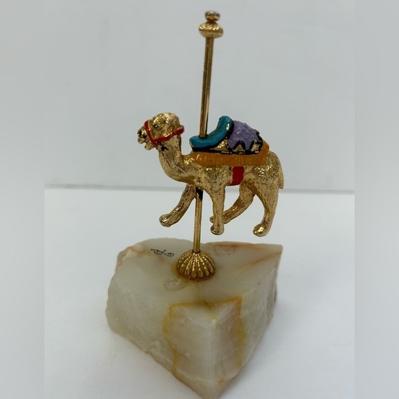 Gold figurine/ camel standing on a pole/pole is attached to onyx or quartz stone - Picture 4 of 11